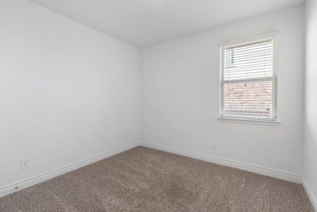 Building Photo - 1144 Purple Orchid St