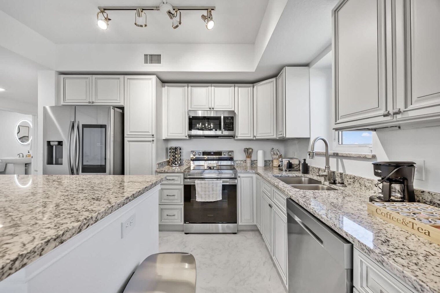 Building Photo - 605 Kemp St