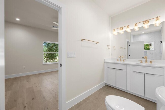 Building Photo - 13 Autumn Oaks Dr