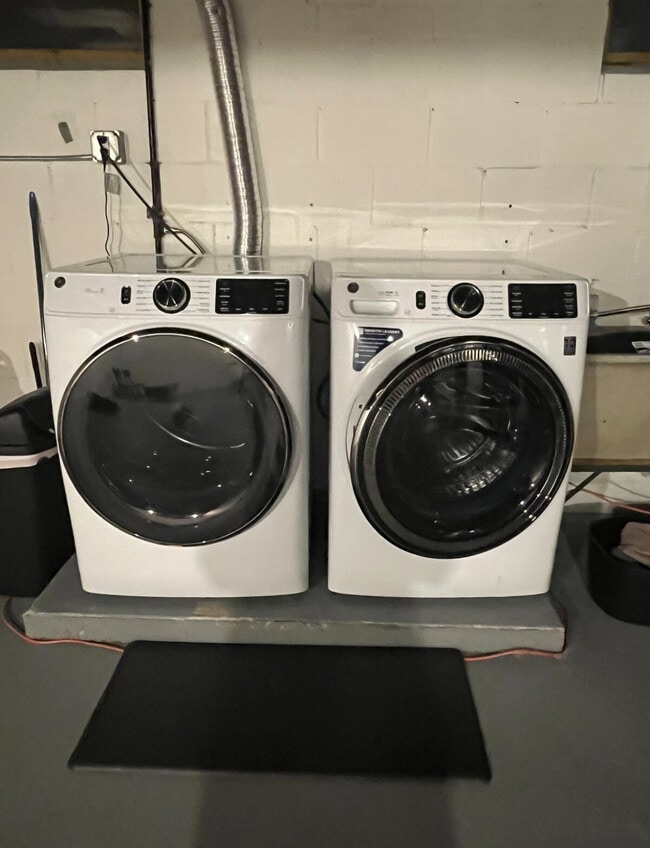 Building Photo - 5922 S Howell Ave