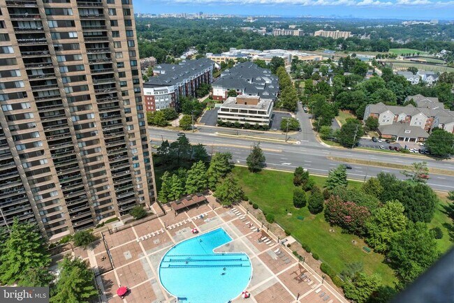 Building Photo - 3705 S George Mason Dr