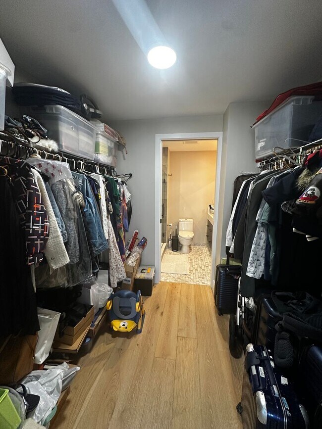 Building Photo - Spacious 2 Bed, 2 Bath Luxury Condo with Downtown Boston Views