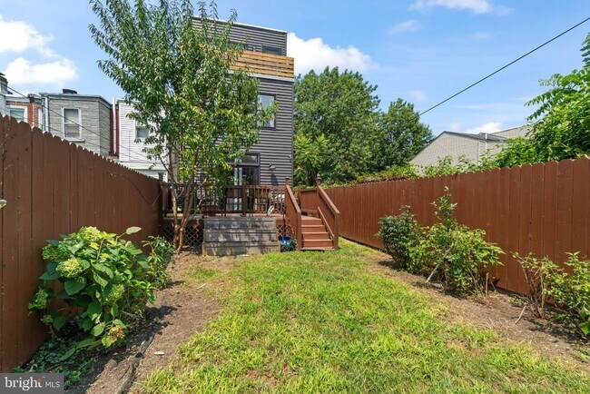 Building Photo - 426 Winona St