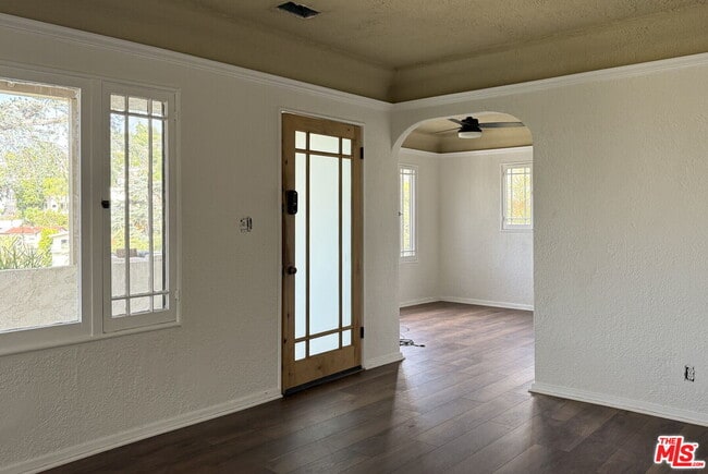 Building Photo - 1401 Dartmouth Dr