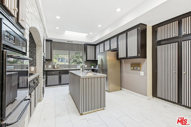Building Photo - 11410 Canton Dr