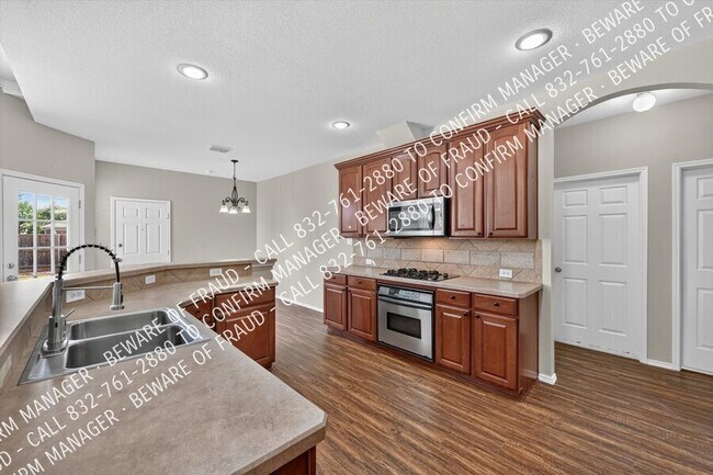 Building Photo - 12330 Red Hawk Dr