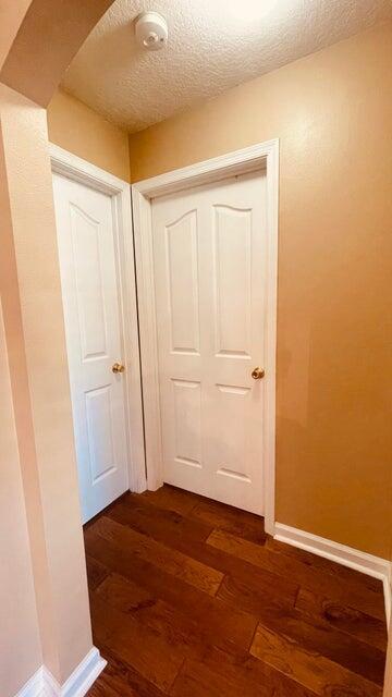 Building Photo - 1829 SW Hickock Terrace