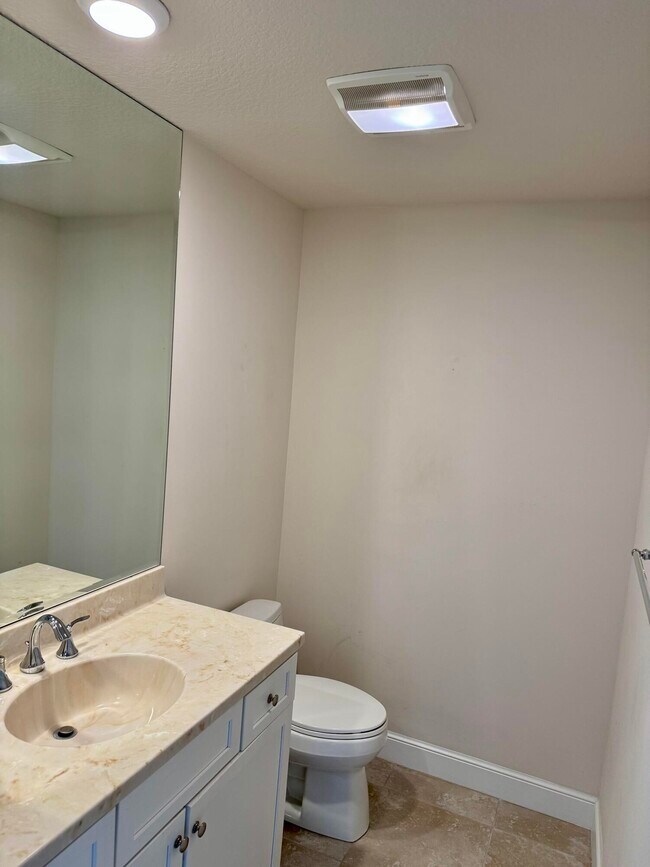 Building Photo - 341 Bay Colony Dr N