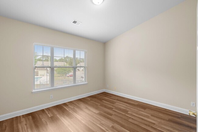 Building Photo - 239 Portsmith Dr