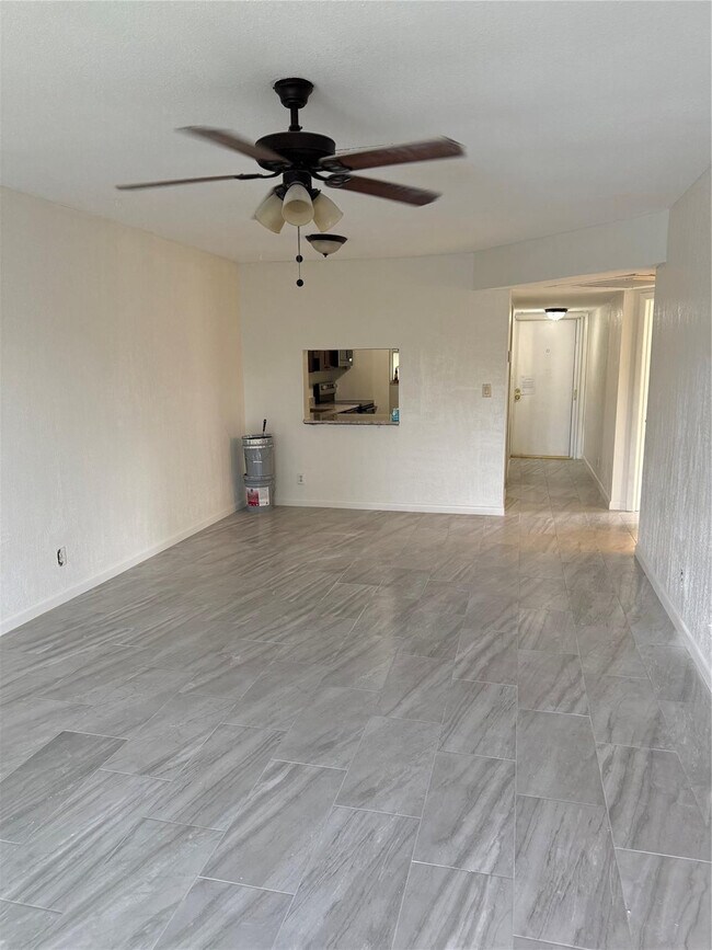 Building Photo - 7901 S Colony Cir