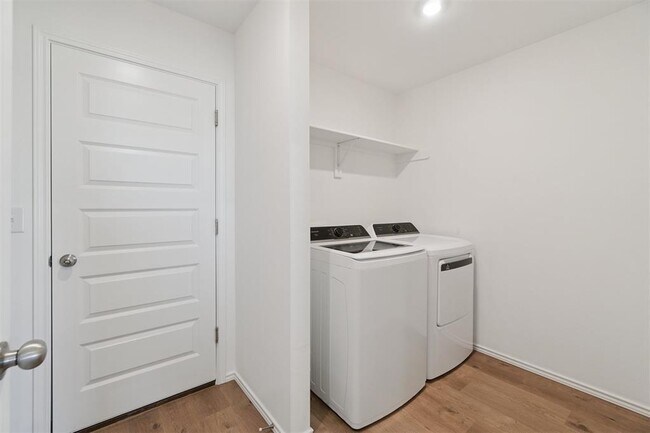 Building Photo - 5925 Bradford Pear Ln