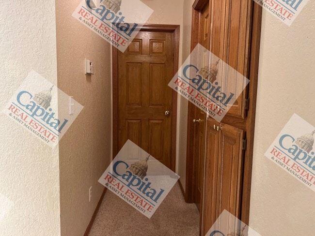 Building Photo - Beautiful 3 Bedroom W/ Move In Special