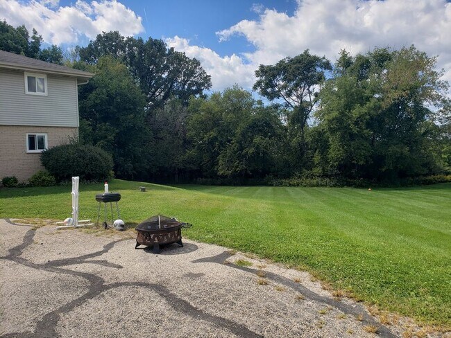 Building Photo - 19435 Brookdale Dr