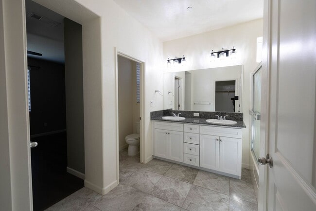 Building Photo - Lovely 3 bedroom home for rent in Hanford CA