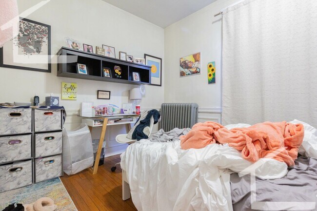 Building Photo - Gorgeous Brookline 4-bed 1-bath unit with heat and hot water included in the rent price!