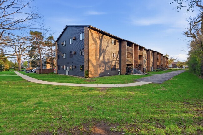 Building Photo - 621 S Virginia Rd