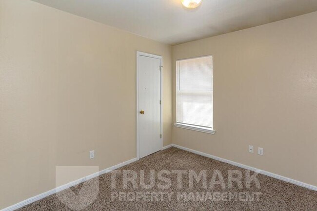 Building Photo - 310 S 40th St