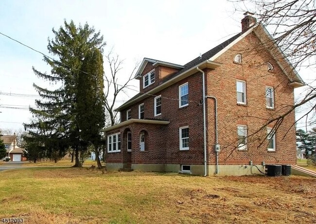 Building Photo - 227 Sunnymeade Rd