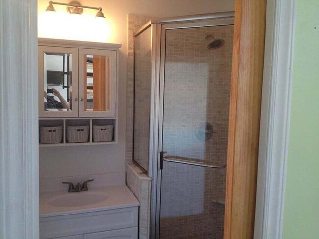 Building Photo - 621 Farmfield Rd