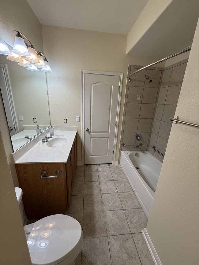 Building Photo - 1612 Sanders