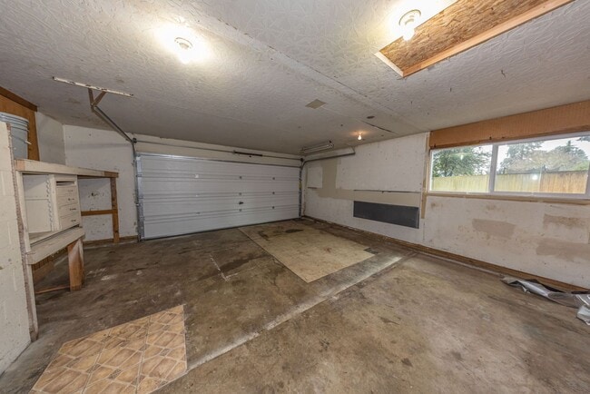 Building Photo - Updated 3 Bed, 2 Bath Home with RV/Trailer Parking – 1,962 Sq Ft, No HOA