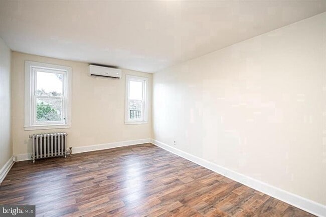 Building Photo - 215 Bridge St