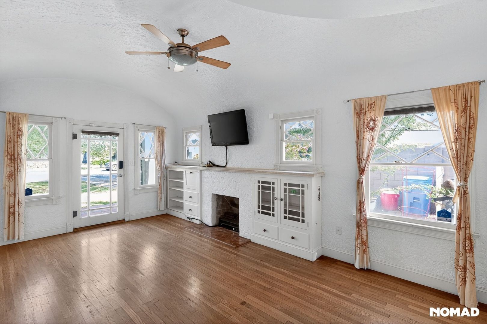 Building Photo - 1711 E Earll Dr
