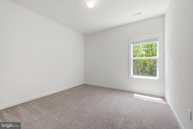 Building Photo - 301 Kingdom Dr