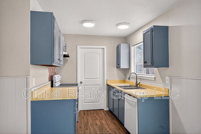 Building Photo - 301 Deborah Dr