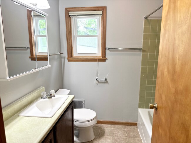 Building Photo - 2505 Dahle St