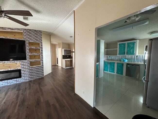 Building Photo - 1584 Valiant Dr