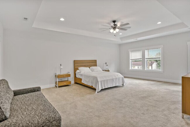Building Photo - 5804 Poplar Ln