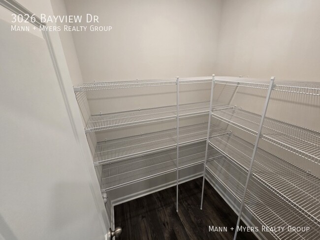 Building Photo - 3026 Bayview Dr