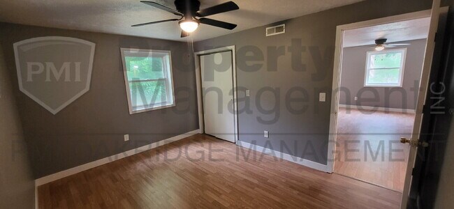 Building Photo - 2 Bedroom Country apartment