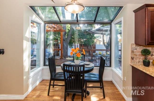 Building Photo - Gorgeous Updated Home in the Heart of Eagl...
