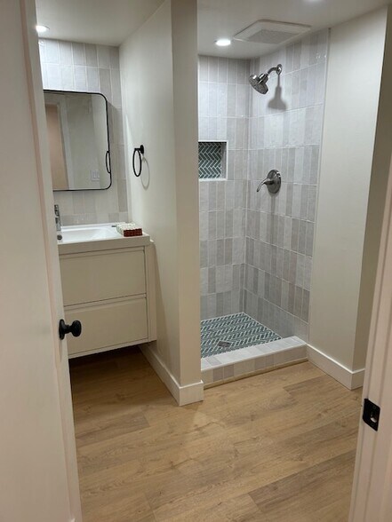 Bathroom - 3915 N 8th St