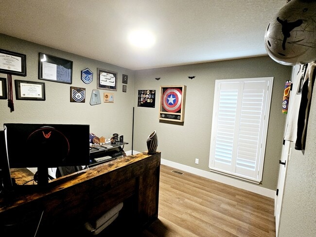 Building Photo - 2010 Constitution Ave