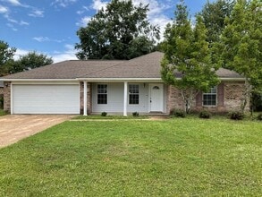 Building Photo - Spacious 4-Bedroom Home Near Downtown Ocea...
