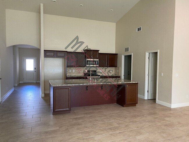 Building Photo - Beautiful 3 bedroom/2 bath home in northwe...