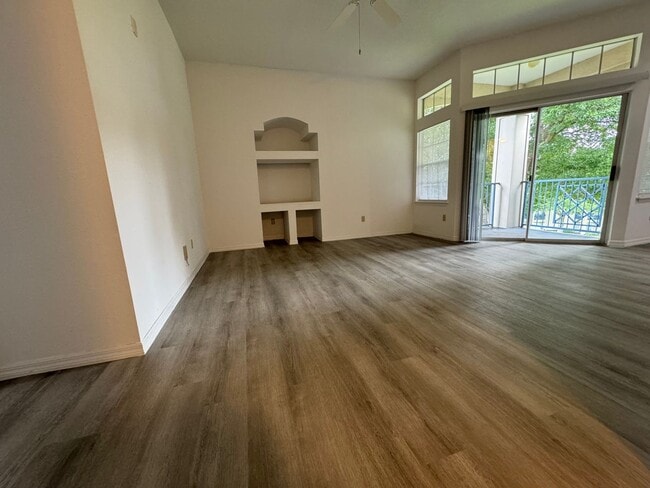 Building Photo - Resort-Style 2 Bed, 2 Bath Condo | Top-Flo...