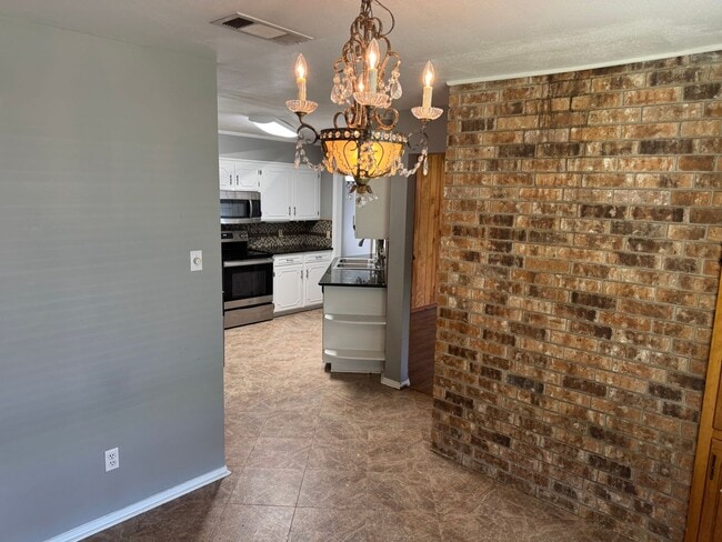 Building Photo - 4931 Gen Rusk Dr