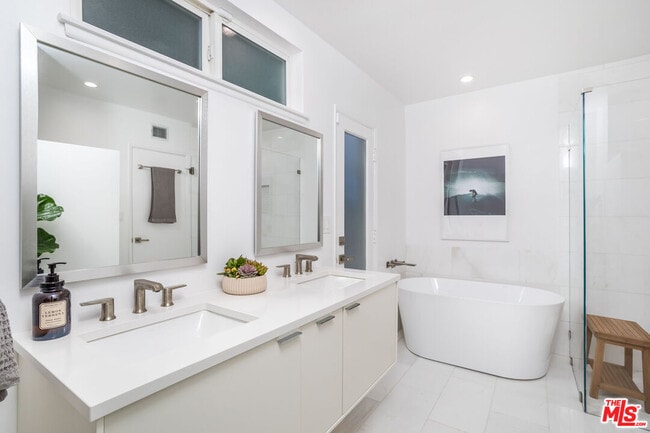 Building Photo - 23826 Burbank Blvd