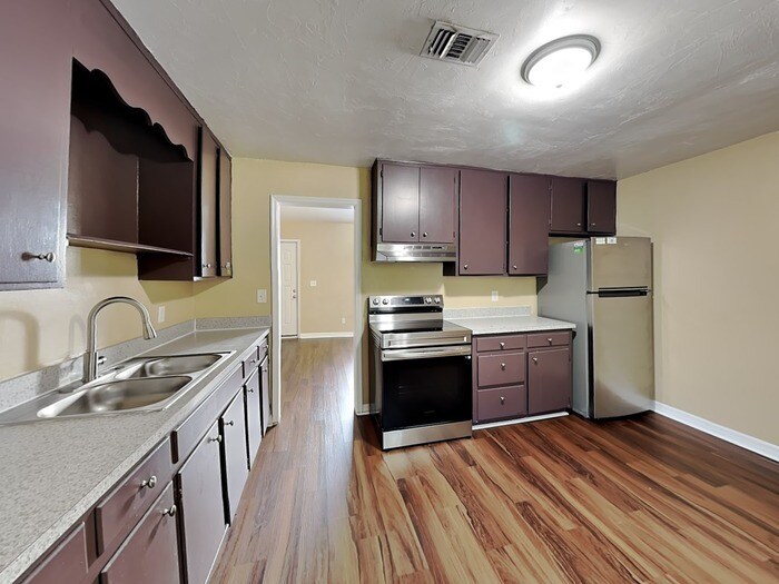 Building Photo - 1737 Ave C NE