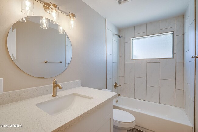Building Photo - 215 S Doran