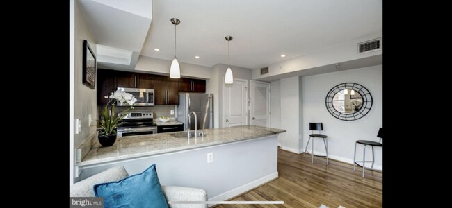 Building Photo - 420 16th St SE