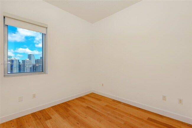 Building Photo - 1060 Brickell Ave