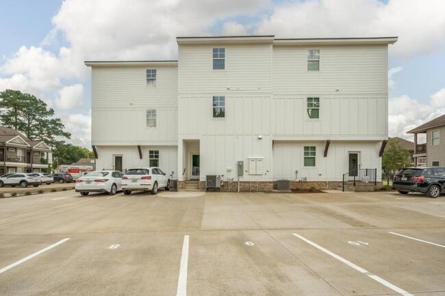 Building Photo - 831 14th St