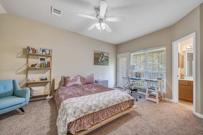 Building Photo - 305 Holleman Dr E