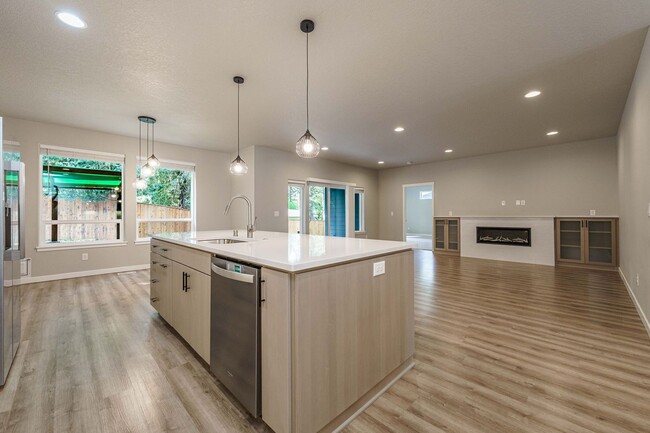 Building Photo - Spacious 4BR Modern Retreat and Luxury Liv...