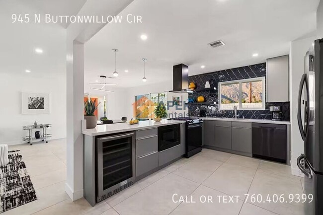 Building Photo - 945 N Buttonwillow Cir